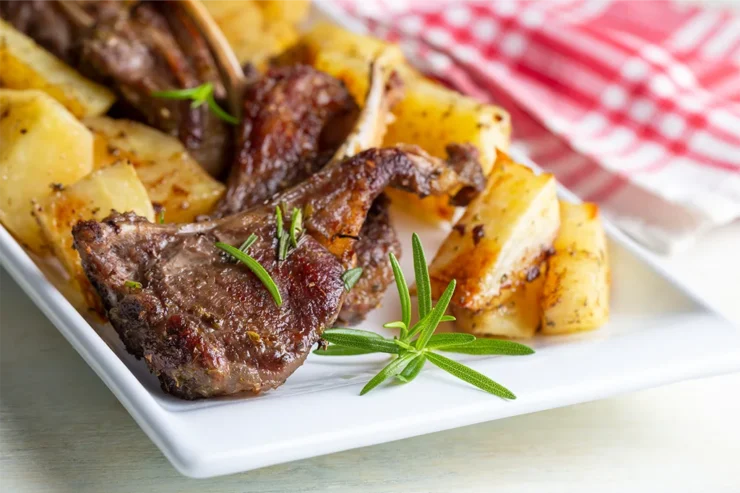 Costilla de cordero con patatas